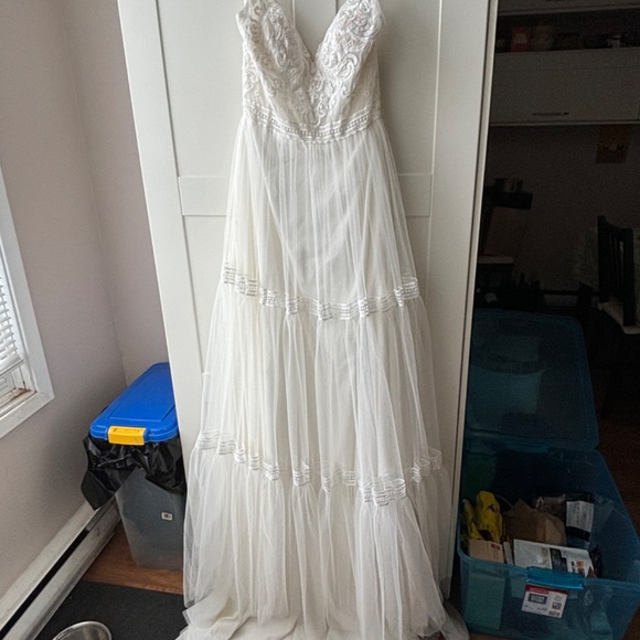 Brand New Wedding Dress & Veil - Picture 5 of 12